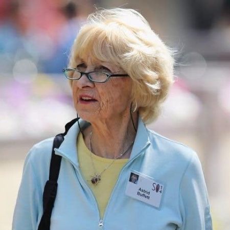 Astrid Menks took a photo with her glasses